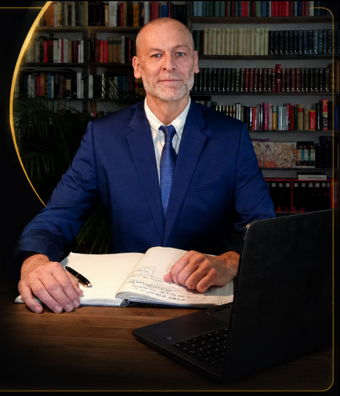 Michael am Schreibtisch